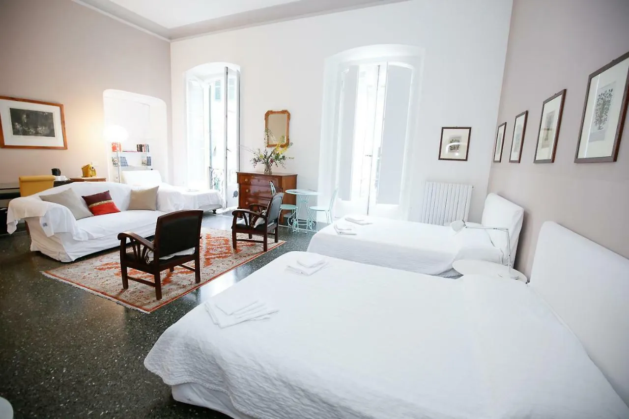 Family Luxury Rooms Genoa Guest house