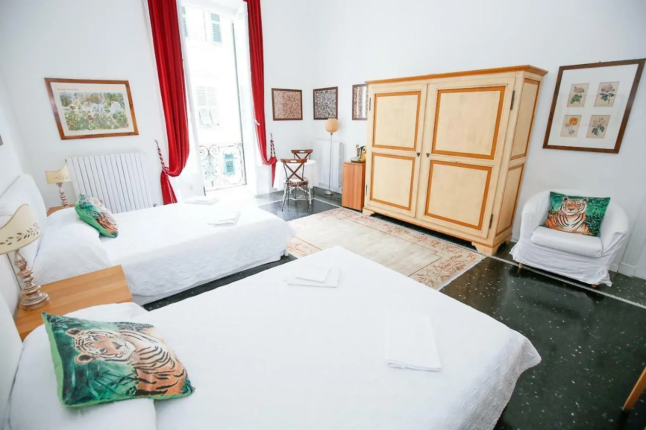 Family Luxury Rooms Genoa Guest house